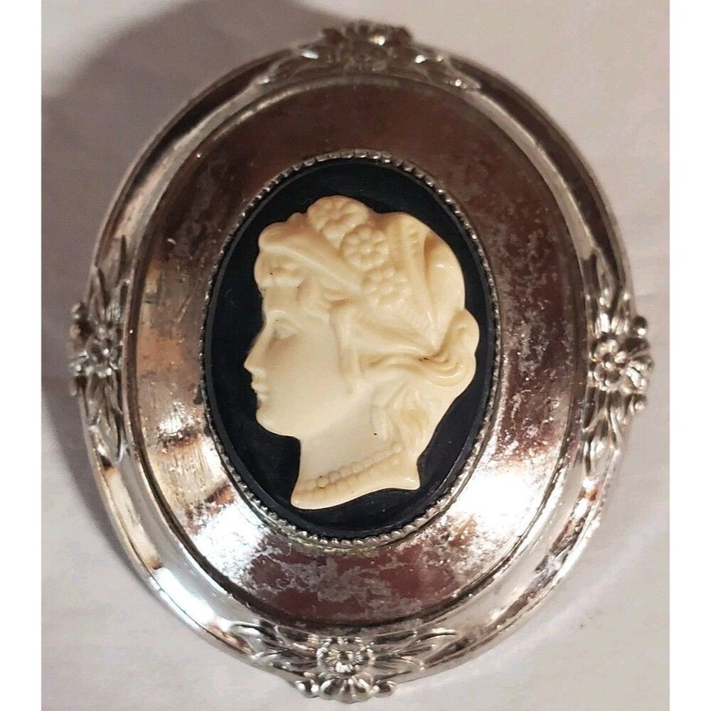 Coro Vtg Silver Tone Oval 3D Cream Cameo Brooch Pin